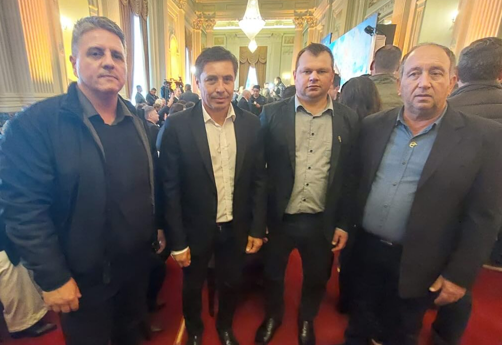 Poder Legislativo presente na assinatura do convênio para construção do Museu da Siderurgia das Américas 